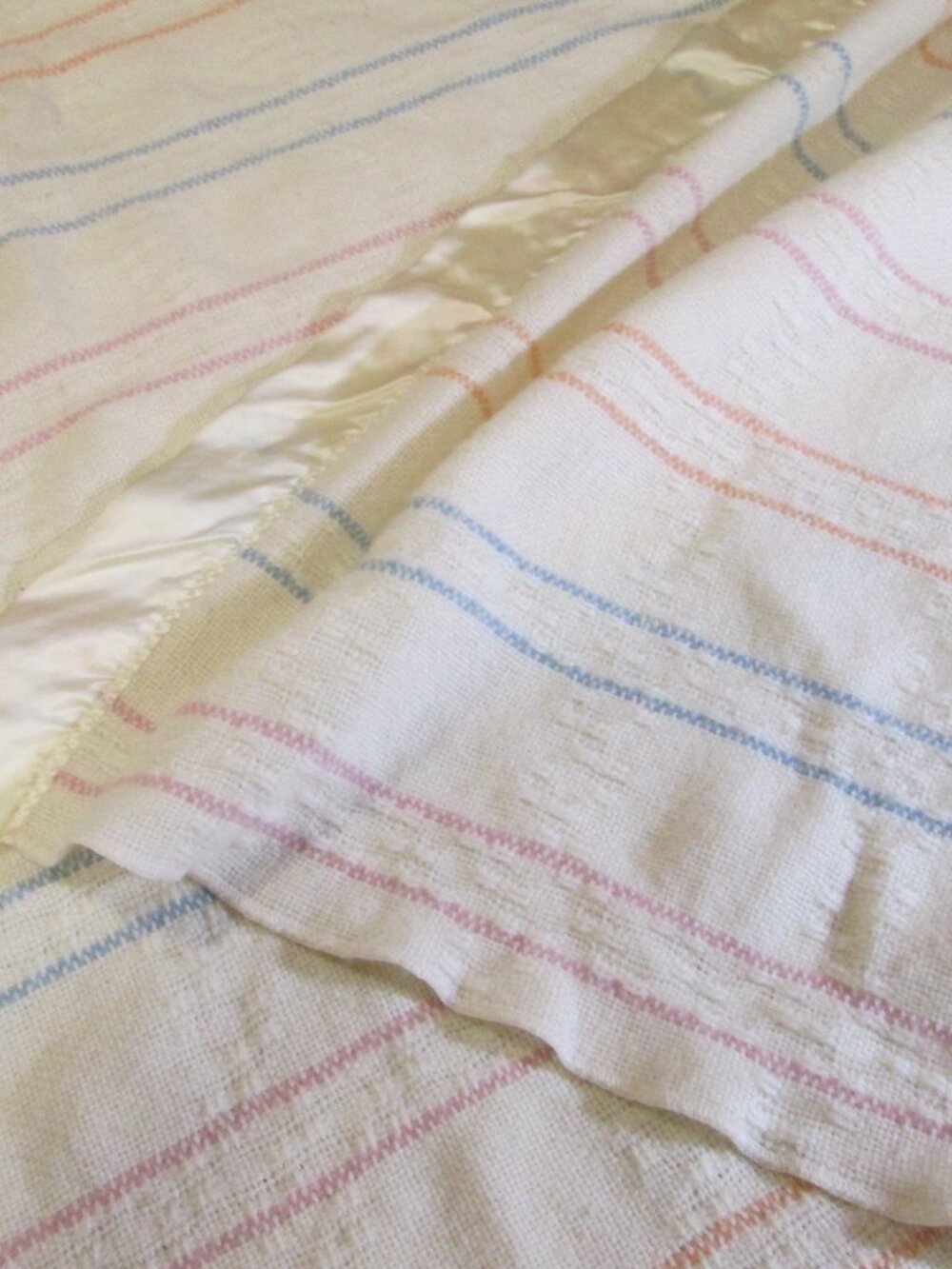 VTG FARBIO wool blend blanket 72 x84 white pastel stripes silky ends - Picture 6 of 7